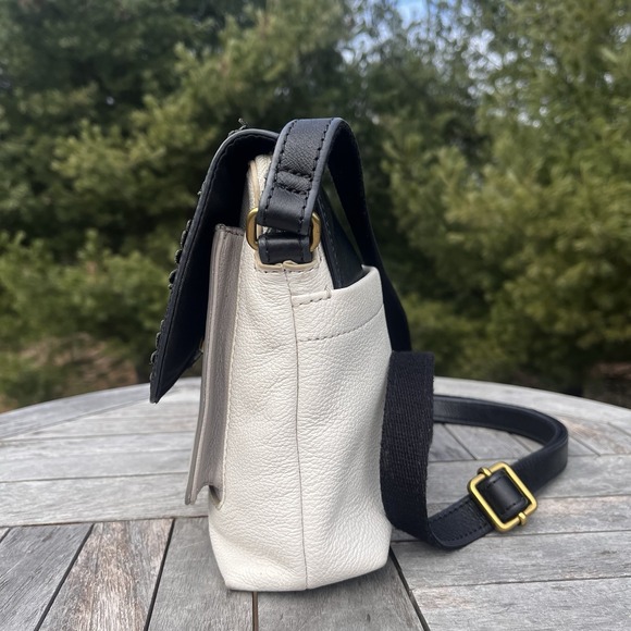 Fossil Crossbody Bag Leather Black Cream Floral Appliqué Key Charm Shoulder Bag - Picture 2 of 13